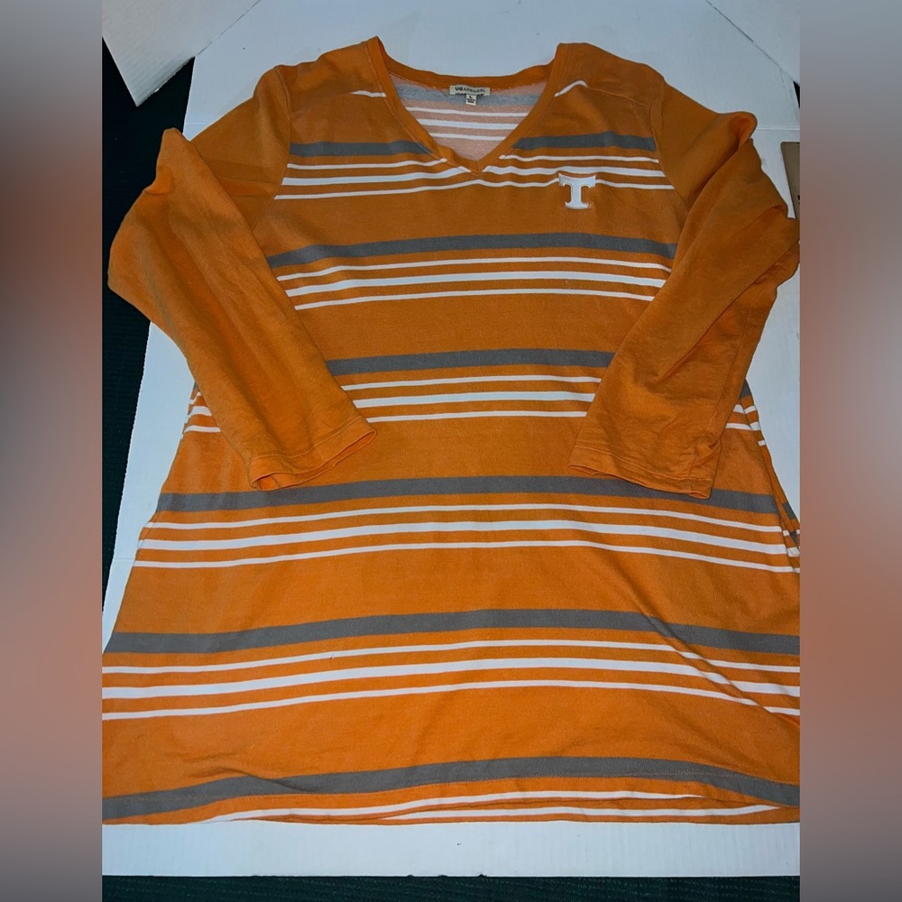 UG APPAREL SIZE L POWER T TENNESSEE PULLOVER TUNIC with pockets V-NECK